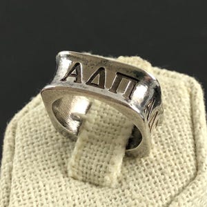 Anillo vintage Alpha Delta Pi de plata de ley con perfil cuadrado para hermandad y fraternidad, talla 5.75