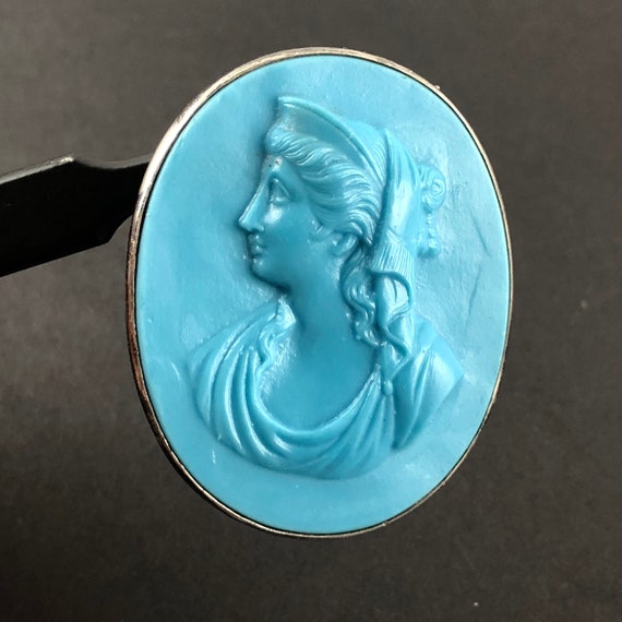 Vintage blue cameo brooch deals