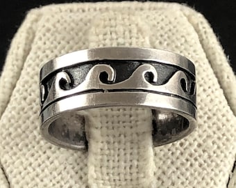 Clifton Move 19号 Hopi Ring Sterling Silver and Crushed Red Stone Inlay Hopi Wave Design Band
