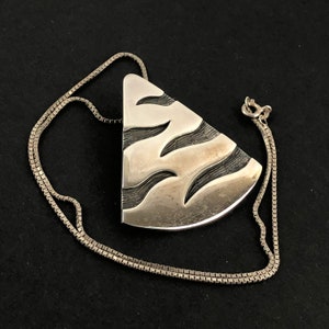 Dominique Dinouart Design Sterling Silver Pendant Necklace / Signed DDD Mexico 925 Pendant / 16.5”-Long 925 Sterling Silver Box Cain