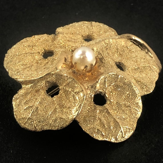 KRAMER Frosted Gold Tone Pearl Flower Brooch Pin … - image 1