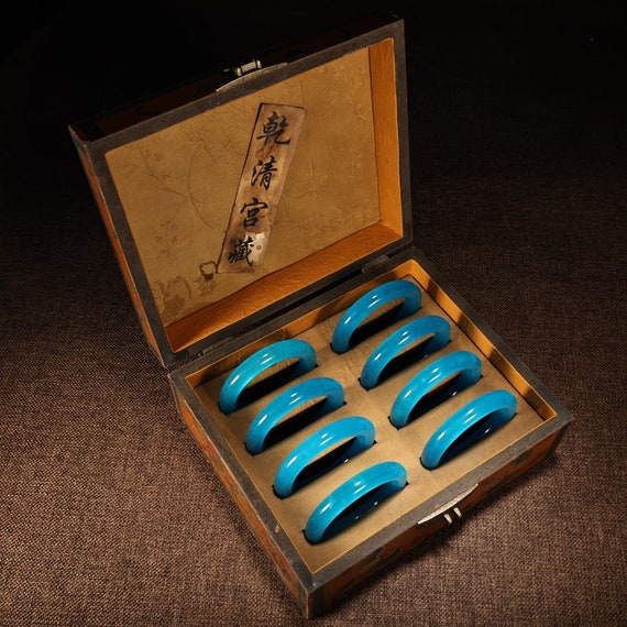 A box of pure hand-carved rare high-ice aquamarin… - image 3