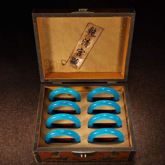 A box of pure hand-carved rare high-ice aquamarin… - image 2