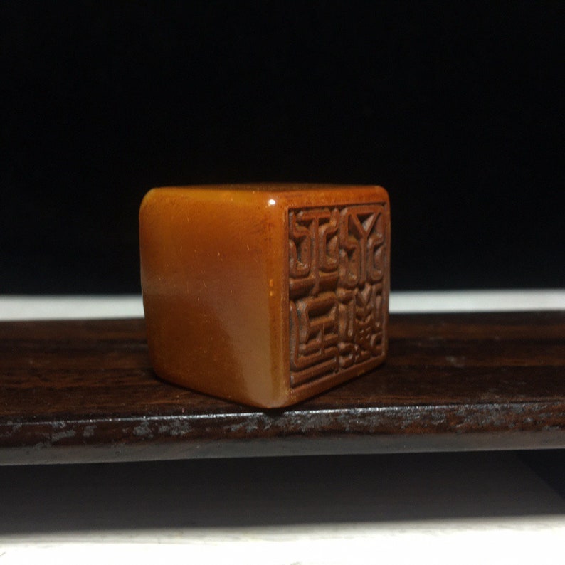 Chinese antique natural Shoushan stone hand-carved pattern seal
