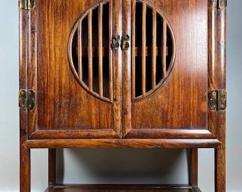 In ancient China, handmade high-quality rosewood cabinets are worth collecting