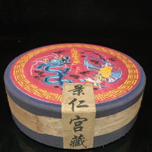 Chinese pure hand-carved Y Jingren Palace embroidery box, with collection value