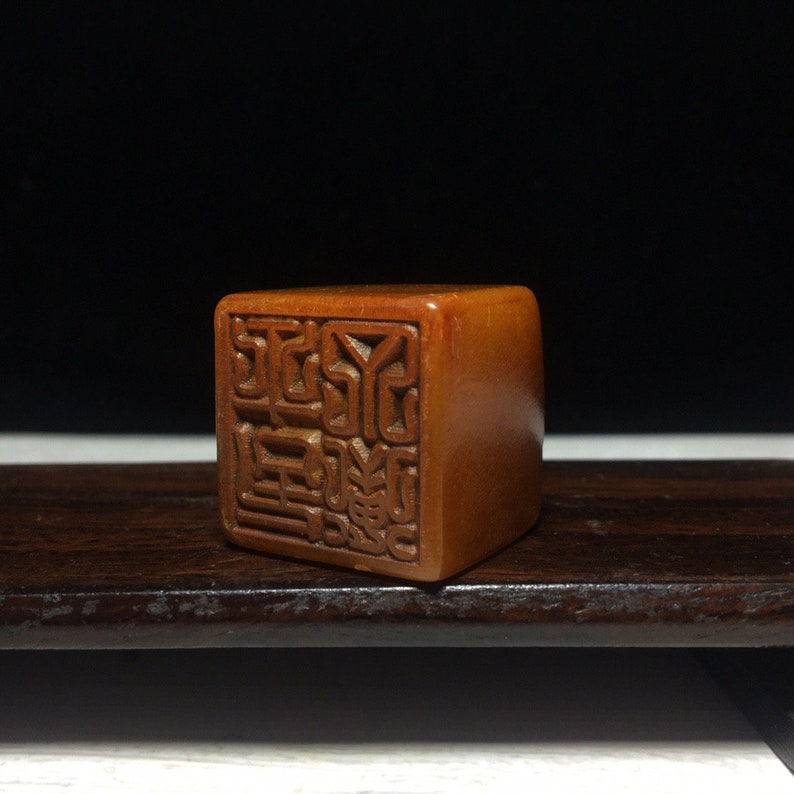 Chinese antique natural Shoushan stone hand-carved pattern seal