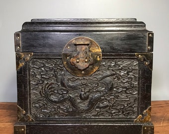 Chinese antique pure hand-carved sandalwood jewelry box, exquisite and unique, worthy of collection and use