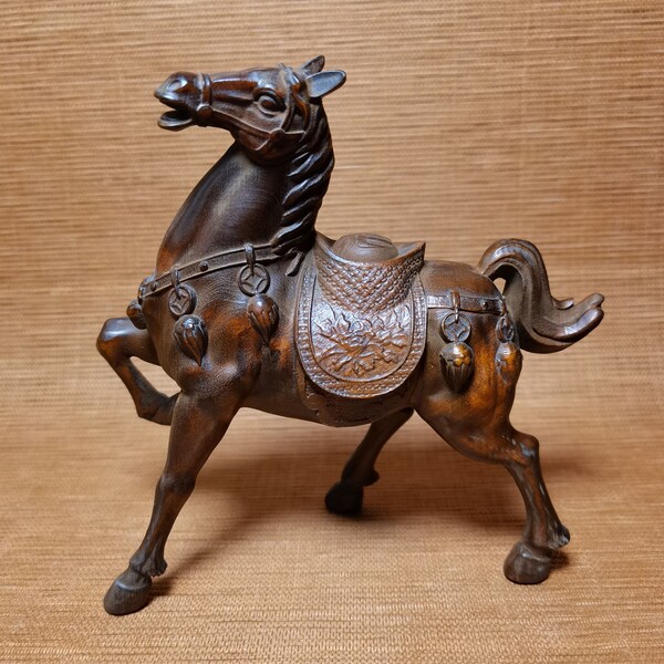 Chinese antique natural boxwood Trojan horse carved furniture ornaments can be collected and used by hand