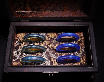 A box of rare and exquisite gemstone bracelets from the Qing Dynasty hand-carved in China, which can be collected and used