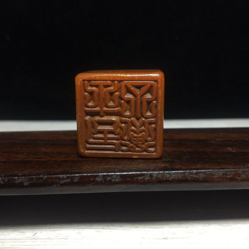 Chinese antique natural Shoushan stone hand-carved pattern seal