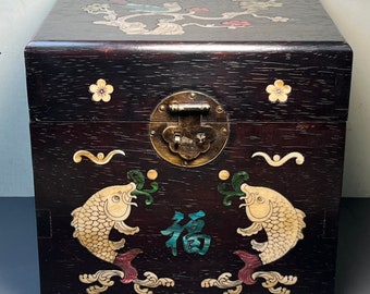 Scatola per immagini cinese in puro legno di sandalo nero intagliato a mano, che ha un valore di raccolta e può essere utilizzata