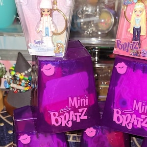 Bratz Mini Flashback Keychain Y2K TikTok Bundlez