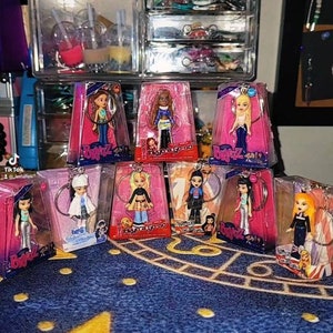 Bratz Mini Flashback Series Baddie Keychain Bundle
