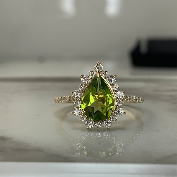 14kt 1.31ct Peridot and Diamond Ring