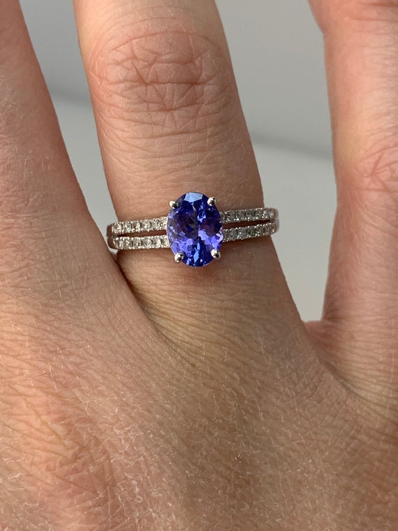 Estate 10kt Genuine Tanzanite and Diamond Ring - image 2