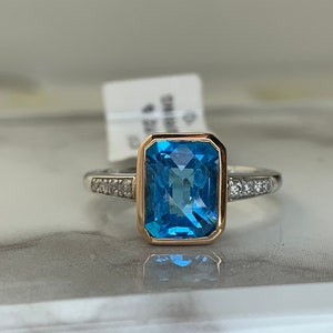 Estate 10kt Genuine Blue Topaz and Ring