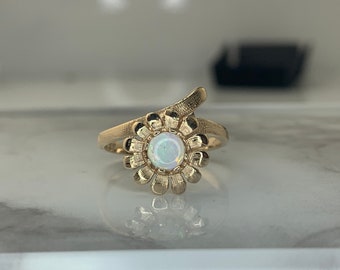 Estate 10kt Genuine Opal Ring