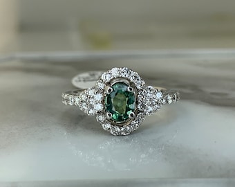 18kt .88ct Natural Alexandrite and Diamond Ring