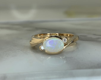 Estate 14kt Genuine Opal and Diamond Ring