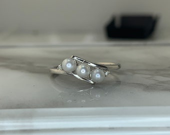 Estate 10kt Pearl and Diamond Ring