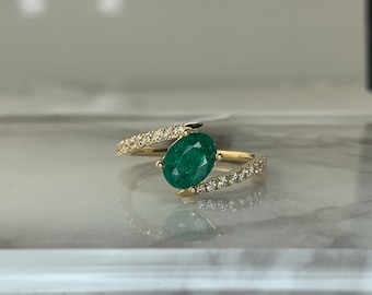 Estate 14kt Genuine 1.04ct Emerald and Diamond Ring