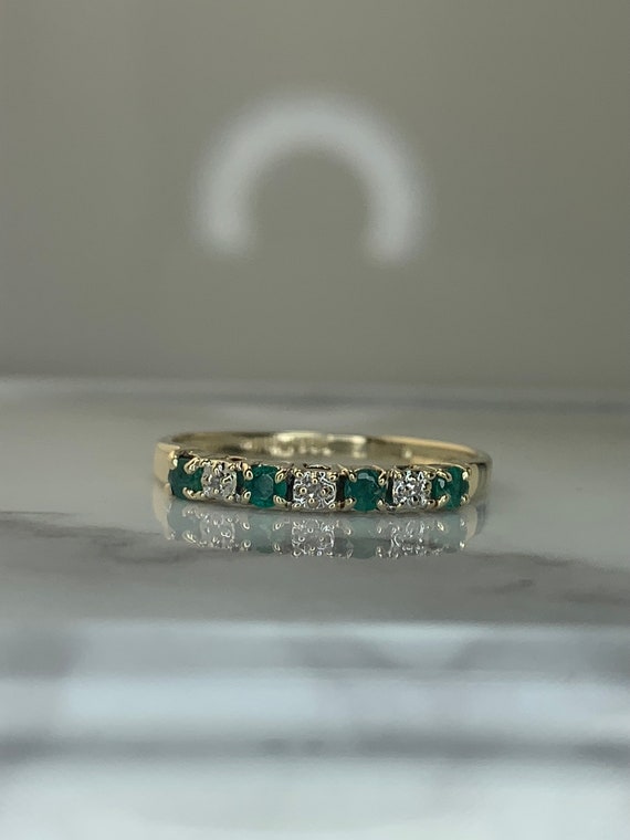 Estate 10kt Genuine Emerald and Diamond Ring