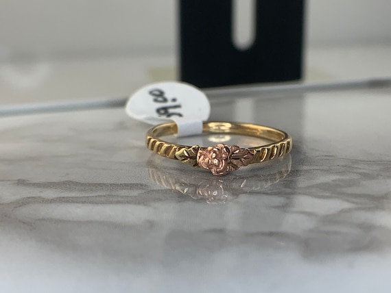 Estate 10kt Black Hills Gold Rose Ring