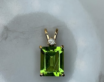 Estate 14kt Genuine Peridot and Diamond Pendant