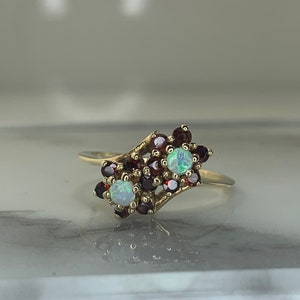 Estate 14kt Genuine Opal and Garnet Ring