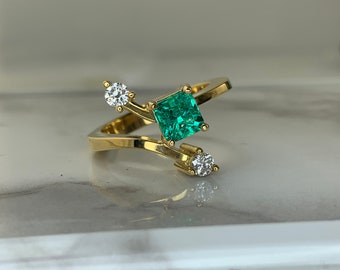 Estate 18kt Genuine .80ct Emerald and Diamond Ring