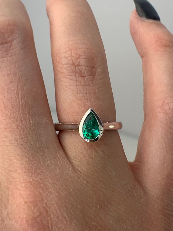 Estate 14kt Genuine Emerald Ring - image 2