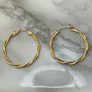 14KT Yellow Gold Shiny 3mm Twisted Tube Textured Hoop