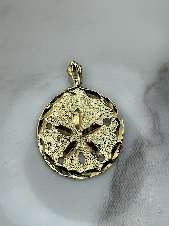 Estate 14kt Sand Dollar Pendant