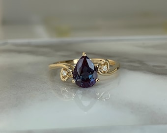 14kt 1.29ct LC Alexandrite and Diamond Ring