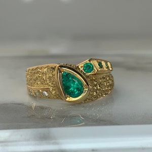 Estate 18kt Genuine 1.01ct Emerald and Diamond Ring