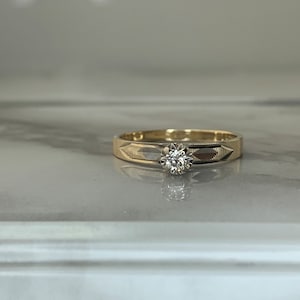Estate 14kt .08ct Solitaire Ring