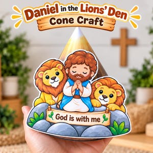 Może przedstawiać: Papierowa wycinanka w kształcie stożka zatytułowana Daniel in the Lions' Den z ilustracją postaci o brązowych włosach w niebieskiej szacie modlącej się między dwoma lwami. Baner u podstawy zawiera napis God is with me brązowymi literami.