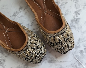 Women&#39;s embroidered shoes / black pearl shoes / evening wear / casual shoes / wedding shoes/ bridal shoes / flats /slip ons / jutti / khussa
