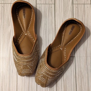 Appartements dorés brodés à la main pour femmes / khussas / jutti / chaussures de mariage / semelle coussinée / chaussures de mariage / cadeaux pour elle