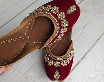 Bridal shoes / women's handmade shoes  / wedding shoes / Ethnic footwear / ballet shoes / flats / Indian shoes / khussa / jutti / red velvet