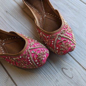 Bridal shoes / women&#39;s handmade shoes  / wedding shoes / Ethnic footwear / pearl ballet shoes / flats / pink pearl shoes / khussa / jutti