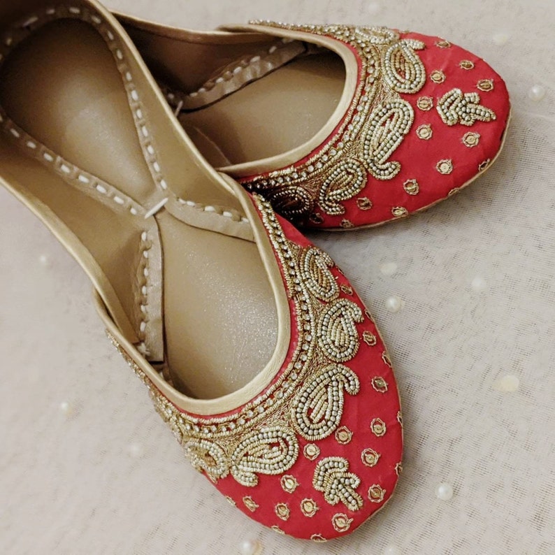 bridal red jutti