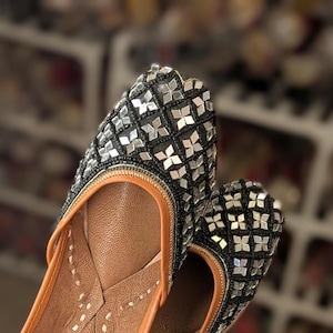 Bridal shoes / women&#39;s handmade shoes / wedding shoes / Ethnic footwear / mirror embellished / Black mirror shoes/ khussa / jutti