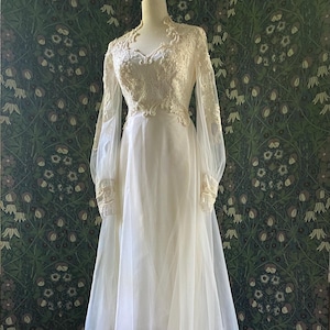 Vintage lace embroidered wedding gown, size M