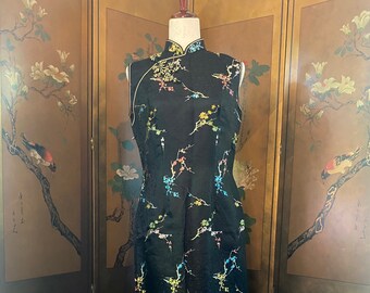 Vintage Cheongsam in black with flower print, size 6