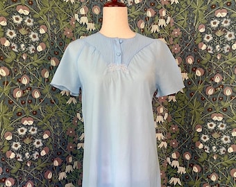 Vintage nightgown in baby blue, size 8