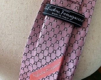 Salvatore Ferragamo Corbata de seda con logo Gancini en rosa