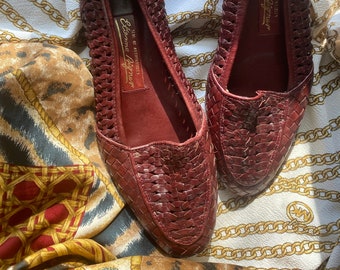 mocassins vintage en cuir tressé bordeaux par Etienne Aigner