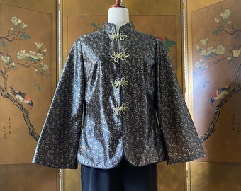 Silky Asian inspired tunic with leaf print and toggle closures, size L